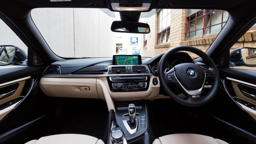 Торпедо BMW 330i 100 Year Edition 2016 года  (AU) (фото 6 из 19)
